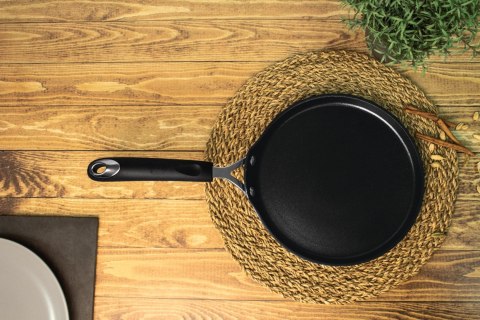 PATELNIA DO NALEŚNIKÓW 28cm Z POW. TYTANOWĄ BERLINGER HAUS BLACK PROFESSIONAL LINE BH-7135 PATELNIA DO NALEŚNIKÓW 28cm Z POW. TYTANOWĄ BERLINGER HAUS BLACK PROFESSIONAL LINE BH-7135