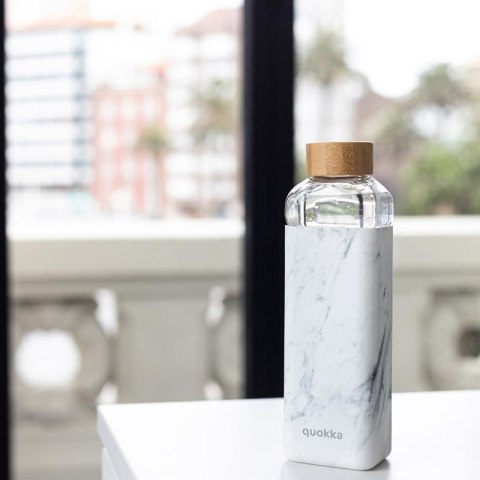 Quokka Storm - Butelka na wodę ze szkła 700 ml (Marble) Quokka Storm - Butelka na wodę ze szkła 700 ml (Marble)