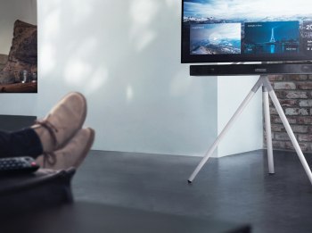 Obrotowy metalowy trójnóg WM7462 na TV 32"-65", 30kg, 360st, biały Obrotowy metalowy trójnóg WM7462 na TV 32"-65", 30kg, 360st, biały
