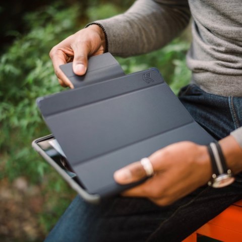 STM Dux Plus Duo - Etui pancerne iPad 10.2" (2021-2019) MIL-STD-810G z uchwytem Apple Pencil (Black), wersja EDU/COM STM Dux Plus Duo - Etui pancerne iPad 10.2" (2021-2019) MIL-STD-810G z uchwytem Apple Pencil (Black), wersja EDU/COM