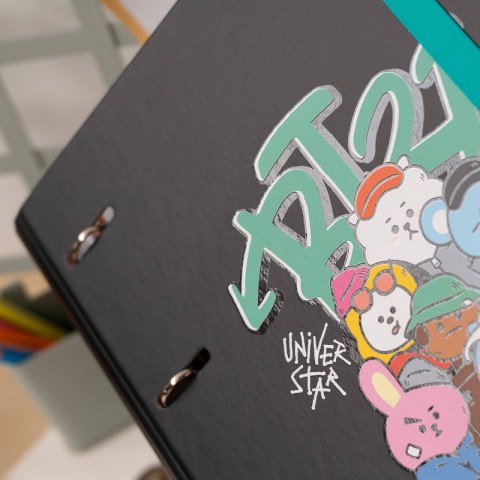 BT21 - Segregator A4 z kolekcji Street Mood z kartkami (4 ringi, gumka) BT21 - Segregator A4 z kolekcji Street Mood z kartkami (4 ringi, gumka)