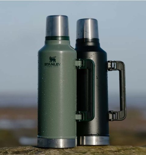 Stanley termos LEGENDARY CLASSIC - MATTE BLACK 2,3L Stanley termos LEGENDARY CLASSIC - MATTE BLACK 2,3L