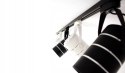 Lampa sklepowa led reflektor szynowy jednofazowy czarny 30w 2550 lm światło zimne 6000k