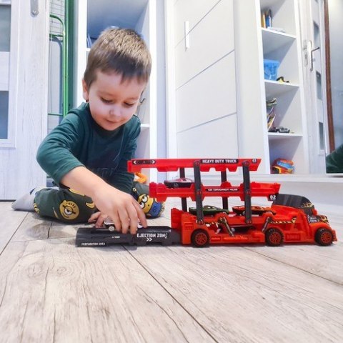 Zestaw ciężarówka TIR z 6 autami 22515 Zestaw ciężarówka TIR z 6 autami 22515