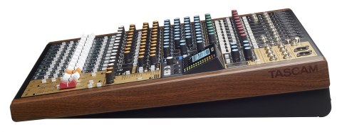 Tascam Model 16 - 14-kanałowy mikser analogowy z 16-ścieżkowym, cyfrowym rejestratorem Tascam Model 16 - 14-kanałowy mikser analogowy z 16-ścieżkowym, cyfrowym rejestratorem