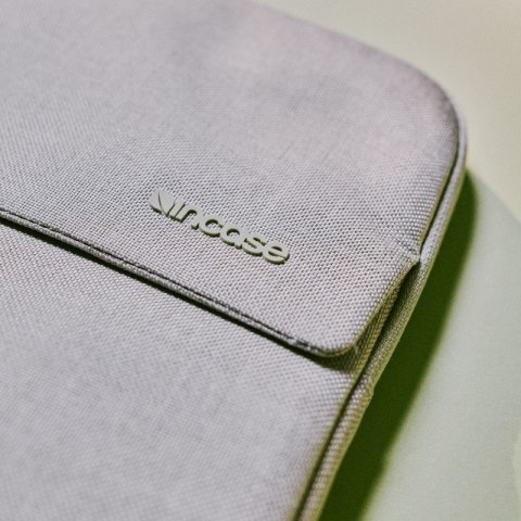 Incase Crosstown Sleeve with Woolenex - Pokrowiec z kieszenią MacBook Pro 14" (M4/M3/M2/M1/2024-2021) (Limestone) Incase Crosstown Sleeve with Woolenex - Pokrowiec z kieszenią MacBook Pro 14" (M4/M3/M2/M1/2024-2021) (Limestone)