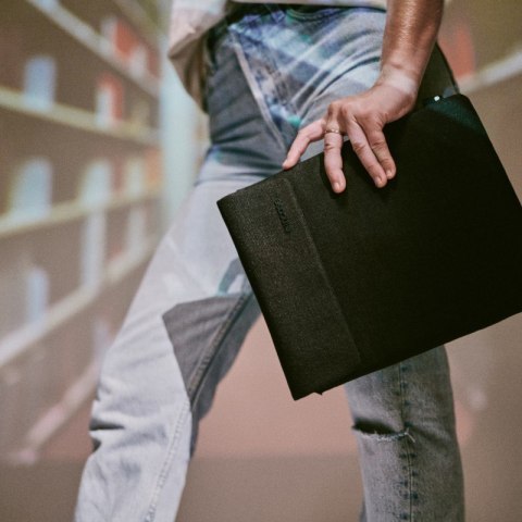 Incase Crosstown Sleeve with Woolenex - Pokrowiec z kieszenią MacBook Pro 16" (M4/M3/M2/M1/2024-2021) (Black) Incase Crosstown Sleeve with Woolenex - Pokrowiec z kieszenią MacBook Pro 16" (M4/M3/M2/M1/2024-2021) (Black)