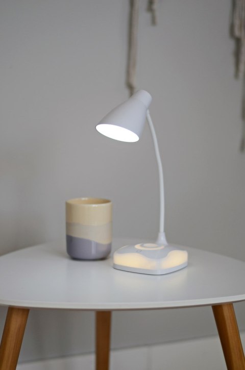 Nowoczesna lampka na biurko LED Activejet CLASSIC PLUS biała z funkcją oświetlenia nocnego Nowoczesna lampka na biurko LED Activejet CLASSIC PLUS biała z funkcją oświetlenia nocnego