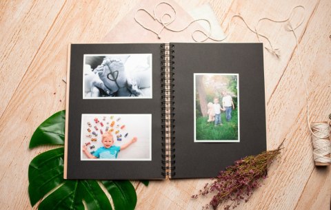 Album drewniany urodzinowy grawer,30x22cm pion UR1 Album drewniany urodzinowy grawer,30x22cm pion UR1