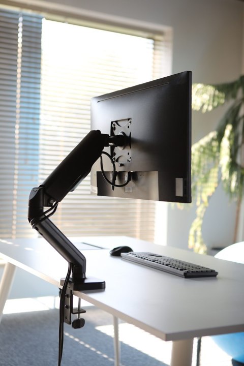 SAVIO UCHWYT BIURKOWY NA MONITOR 17''-32'', 2-9 KG, NA SPRĘŻYNIE GAZOWEJ UM-01 SAVIO UCHWYT BIURKOWY NA MONITOR 17''-32'', 2-9 KG, NA SPRĘŻYNIE GAZOWEJ UM-01