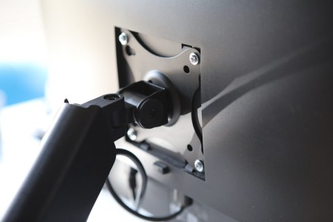 SAVIO UCHWYT BIURKOWY NA MONITOR 17''-32'', 2-9 KG, NA SPRĘŻYNIE GAZOWEJ UM-01 SAVIO UCHWYT BIURKOWY NA MONITOR 17''-32'', 2-9 KG, NA SPRĘŻYNIE GAZOWEJ UM-01